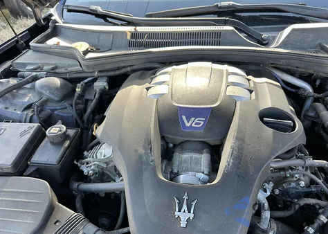 2016 Maserati Quattroporte S Q4 z USA, uszkodzony, nr VIN ZAM56RRA7G1166150